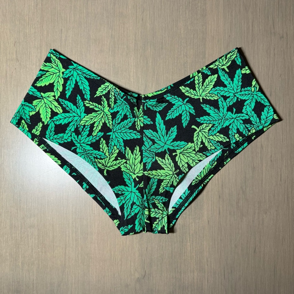 NEW Coquetry Clothing Pot Leaf Cheeky Shorts